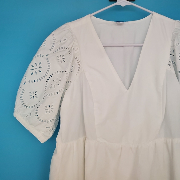 Old Navy Size Small White Eyelet Knee Length Dress - Picture 2 of 7